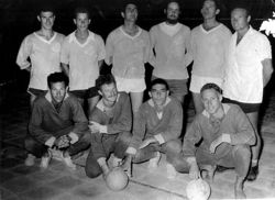 נבחרת הכדורעף - 1964(עומדים משמאל - משה דנגור, בנימין רימון, רן קרייפין, גיורא ינאי, אחיעם שני, איתן רם  כורעים משמאל - אבירם חגי, עמי הלוי, מאיר רזניק, אמציה דיין)