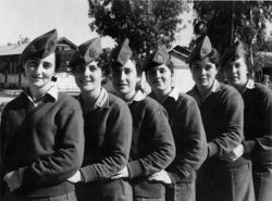 בנות רימון 1962 (רותי שמיר, כרמלה קרייפין, אביה לביא, אביטל אלנר, נעמה זכאי, אורנה ינאי)